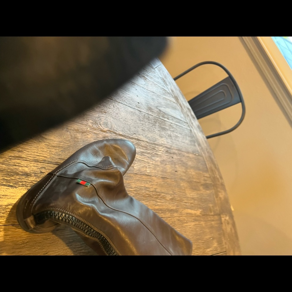 Still in good condition Gucci boots. - Picture 3 of 4